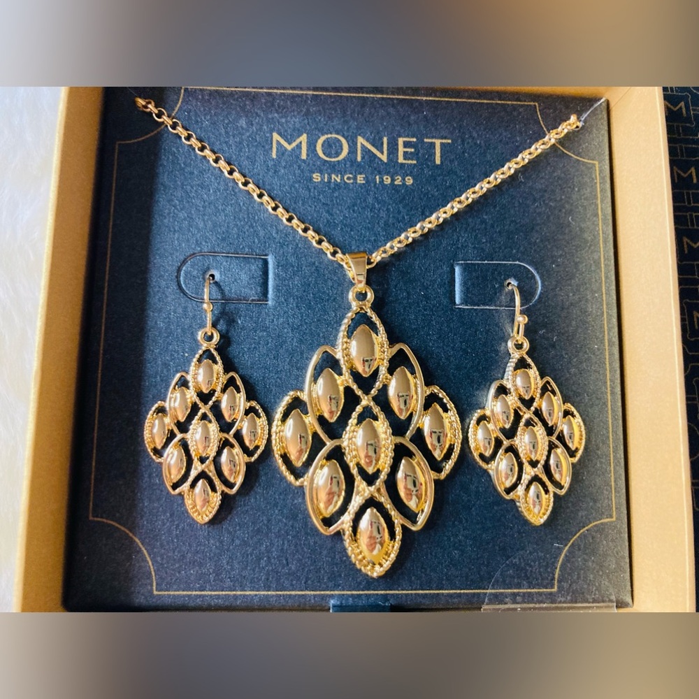 Monet Gold Marquise Cluster Pendant Necklace and Dangle Earrings Set